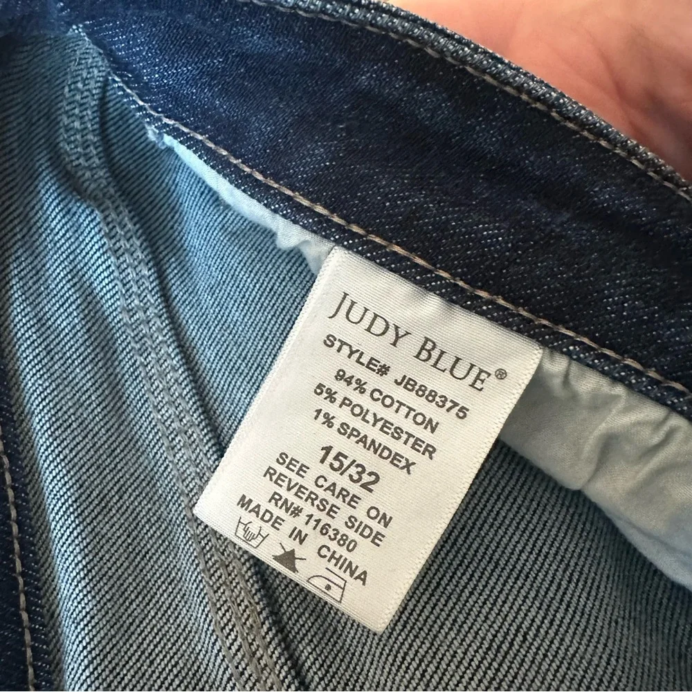 Judy Blue Dark Cropped Black Blue Jeans - Picture 8 of 9